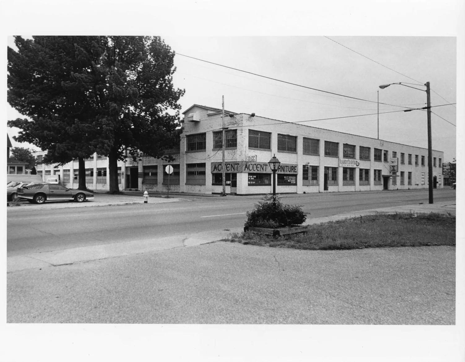 Black-and-white photographs of the Buescher Band Instrument Company Building, 1986: Exterior Jackson Boulevard (1986)