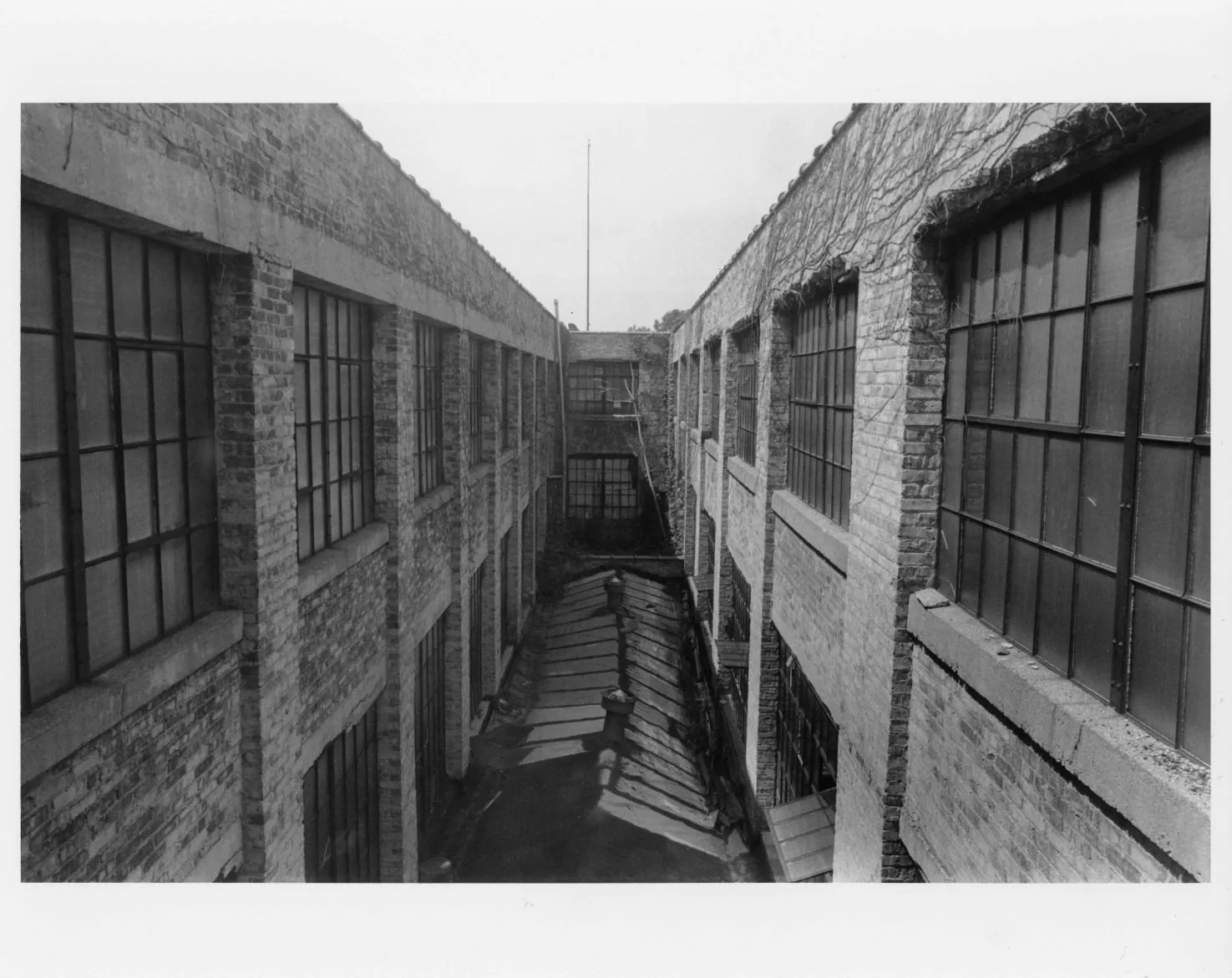 Black-and-white photographs of the Buescher Band Instrument Company Building, 1986: Interior Light Court (1986)